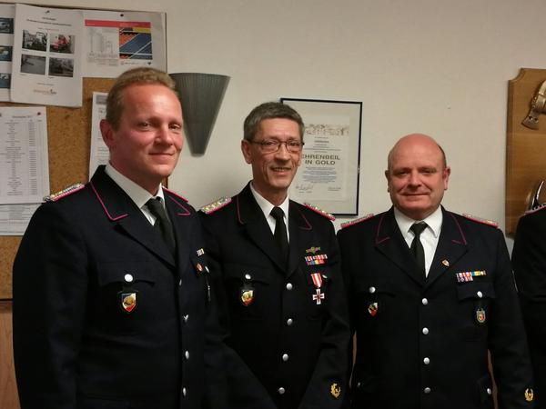 Bild vergr&ouml;&szlig;ern: Ehrung FF Sch&ouml;nkirchen Otto