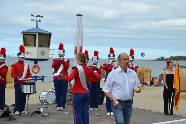 Bild vergr&ouml;&szlig;ern: balljonglage orth
