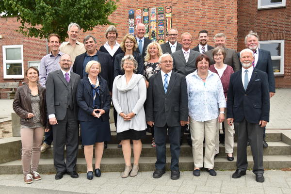 Bild vergr&ouml;&szlig;ern: Die neue Schönkirchener Gemeindevertretung auf einen Blick.