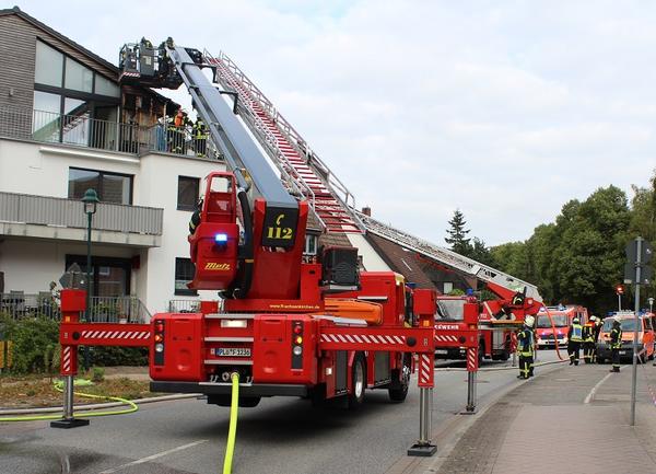Bild vergr&ouml;&szlig;ern: Fassadenbrand in der Heikendorfer Ortsmitte