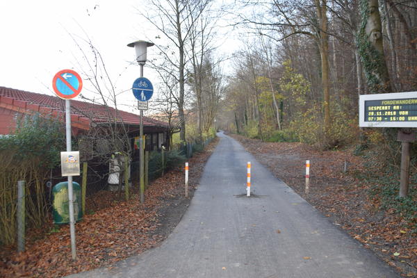 Bild vergr&ouml;&szlig;ern: Wieder freigegeben: Der Fördewanderweg im Bereich des Campingplatzes Möltenort ist neu asphaltiert worden.