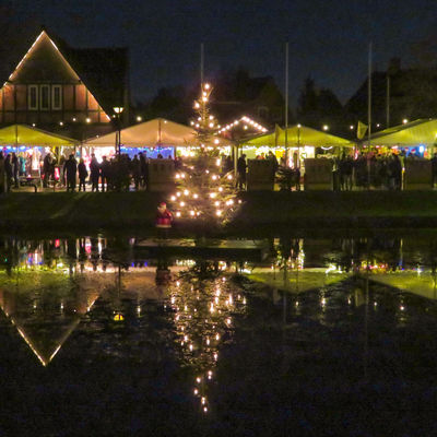 Bild vergr&ouml;&szlig;ern: Weihnachtszeit am Schönkirchener Dorfteich