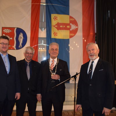 Bild vergr&ouml;&szlig;ern: Gute Gespräche: (v.l.) Schönkirchens Kreistagsabgeordneter Kai Bellstedt, stellv. Kreispräsident Norbert Maroses, Bgm. Gerd Radisch, Bürgervorsteher Ernst-Peter Schütt.