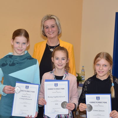 Bild vergr&ouml;&szlig;ern: Erfolgreicher Judonachwuchs vom SV Mönkeberg: Judith von Campenhausen, Romy Sophie Kirsch , Lönne Jansen (von links).