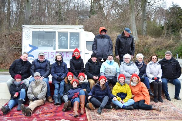 Bild vergr&ouml;&szlig;ern: Die Teilnehmer des Workshops Cultural Planning am Mönkeberger Strand.