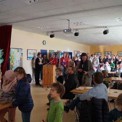 Bild vergr&ouml;&szlig;ern: Tolle Besucherresonanz in der Aula der Grundschule an der Bake.