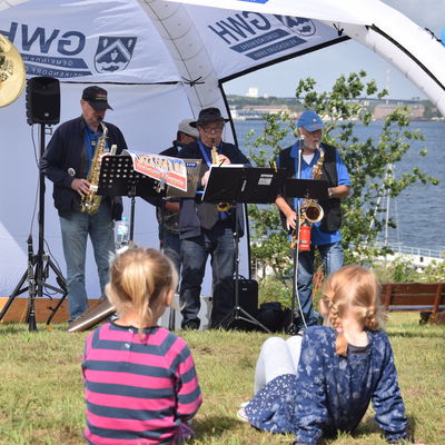 Bild vergr&ouml;&szlig;ern: Die jüngsten Jazz-Zuhörer (1)