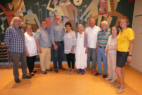 Bild vergr&ouml;&szlig;ern: Der bisherige Mönkeberger Seniorenbeirat v.l.DieterBöttcher,Renate Grieger,Jens Heinze,Thomas Hertwig,Karin Horst,Dörte Lubitz, Wolfgang Mersmann,Rolf Pelzer,Brigitte Schrank.Rechts Bgm.Hilla Mersmann