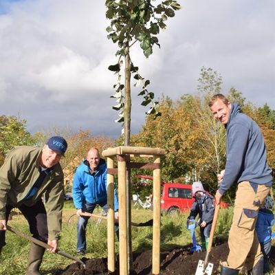 Bild vergr&ouml;&szlig;ern: Der VEFPU-Baum: Lars Wode, Ralf Schrock und Sven Lange.