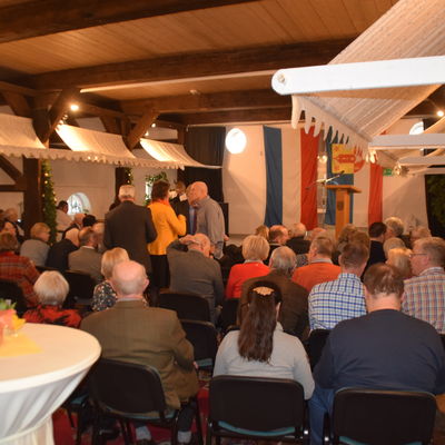 Bild vergr&ouml;&szlig;ern: Das Schmidt-Haus war gut gefüllt zum Neujahrsempfang der Gemeinde Schönkirchen.