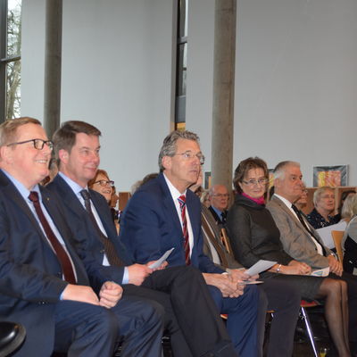 Bild vergr&ouml;&szlig;ern: Gäste in der ersten Reihe v.l. Werner Kalinka,Thomas Hansen, Hans-Herbert Pohl, Hilla Mersmann, Gerd Radisch.