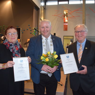 Bild vergr&ouml;&szlig;ern: Empfang heik  2Besonderers_ehrenamtliches Engagement: Klaus Sydow und Margret Eydam wurden mit der Ehrenmedaille der Gemeinde ausgezeichnet.
