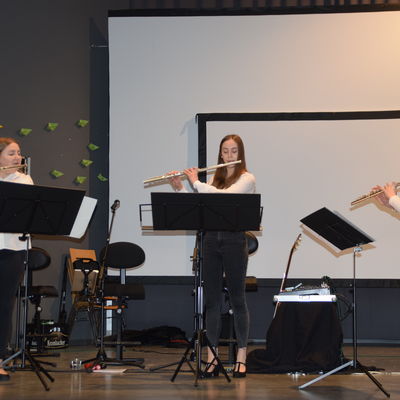 Erfolgreiche Nachwuchsmusikerinnen: Das Querflöten-Trio (Uliana Somina, Adelia Schalhorn und Victoria Baden).