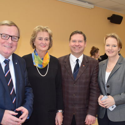 Bild vergr&ouml;&szlig;ern: Werner Kalinka (MdL), Bürgermeisterin Hilla Mersmann, Kreispräsident Stefan Leyk, Melanie von Bernstein (MdB).