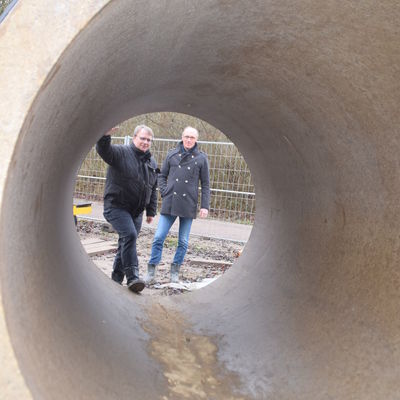 Bild vergr&ouml;&szlig;ern: Die neuen Betonelemente zur Oberflächenwasserentwässerung haben einen Innendurchmesser von 1,60 Meter.