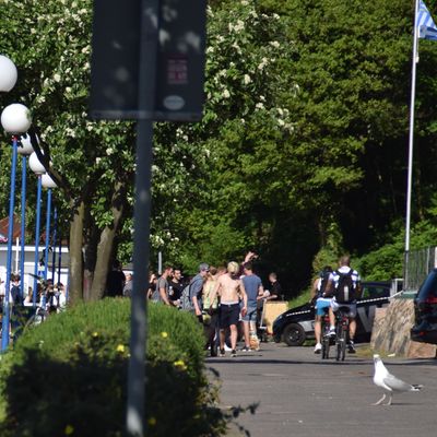 Bild vergr&ouml;&szlig;ern: Vatertags-Bollerwagentouren auf dem Fördewanderweg: Die Uferweg-Promenade am Strand von Möltenort war Anlaufpunkt Nummer eins.