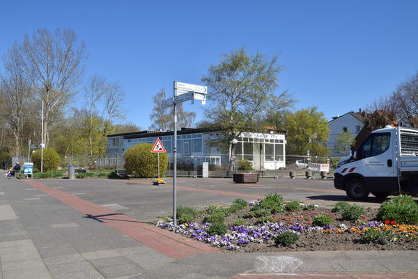 Bild vergr&ouml;&szlig;ern: Vor dem Abriss: Das eingezäunte "Haus am Meer"  am Fördewanderweg in Heikendorf.