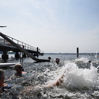 Bild vergr&ouml;&szlig;ern: Badespaß in der Seebadeanstalt Altheikendorf