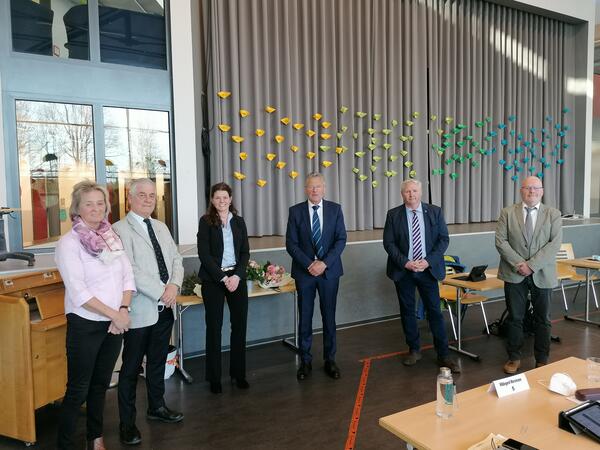 Bild vergr&ouml;&szlig;ern: Vereidigung der neuen Amtsdirektorin Juliane Bohrer (Dritte von links):Hilla Mersmann, Gerd Radisch, Hans-Herbert Pohl, Tade Peetz und Ulrich Hehenkamp (v.l.).