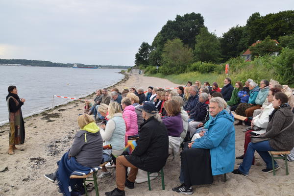 Bild vergr&ouml;&szlig;ern: Strandlesung Kitzeberg