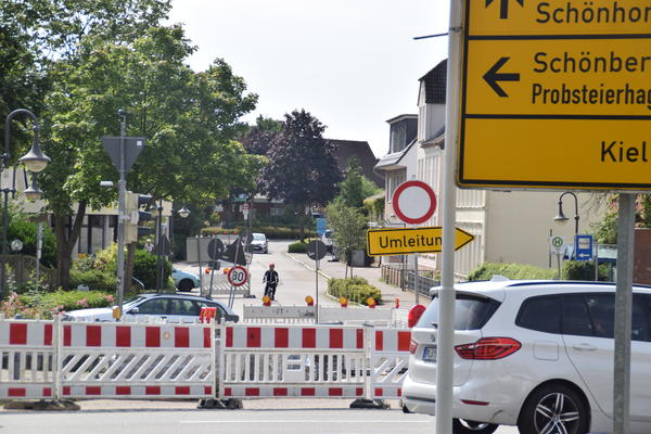 Bild vergr&ouml;&szlig;ern: Sperrung der Mühlenstraße in Schönkirchen