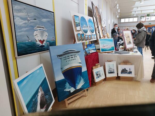 Bild vergr&ouml;&szlig;ern: Blick in die Ausstellungs-Aula.