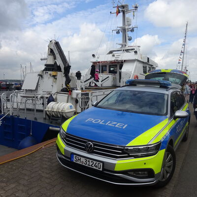 Bild vergr&ouml;&szlig;ern: Küstenschutzboot WFBT
