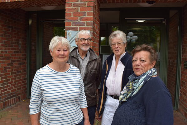 Bild vergr&ouml;&szlig;ern: Der Vorstand: (von links) Vorsitzende Ingrid Schlenz, Beisitzer Jürgen Weisbrod, Kassenwartin Ursula Lange, Schriftführerin Gudrun Sacht. Auf dem Foto fehlt Klaus Sydow (2. Vorsitzender)
