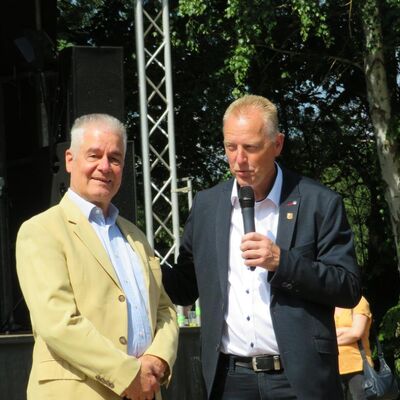 Bild vergr&ouml;&szlig;ern: Bürgermeister Gerd Radisch und sein Brüeler Amtskollege Burkhard Liese.