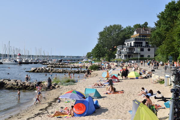 Bild vergr&ouml;&szlig;ern: Strandleben Mönkeberg