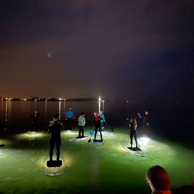 Bild vergr&ouml;&szlig;ern: Paddler im Wasser