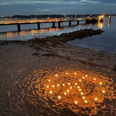 Bild vergr&ouml;&szlig;ern: Mönkeberg Brücke Lichtermeer 2022