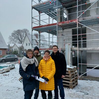 Bild vergr&ouml;&szlig;ern: Mönkebergs Bürgermeisterin Hilla Mersmann (von links), Projektleiter Mirco Schablack, Amtsdirektorin Juliane Bohrer und der 1. stellvertretende Landrat André Jagusch.