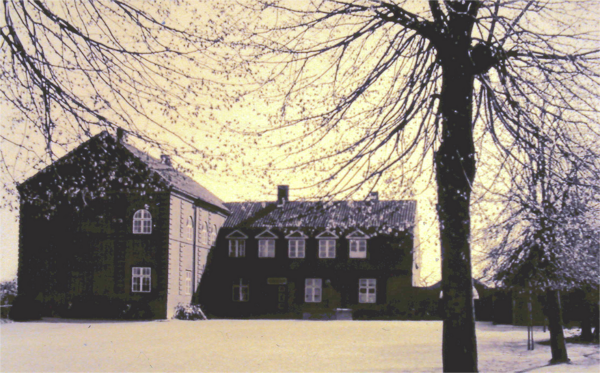 12 - Schule im Augustental im Winter 1954 vor dem Um- und Erweiterungsbau