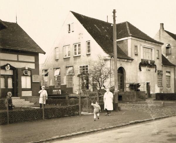 13 - Die Meierei im Augustental 1952 mit der Familie von Ferdinand Geest