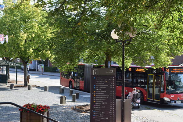 Bild vergr&ouml;&szlig;ern: Haltestelle Heikendorfer Rathaus KVG-Buslinie 14
