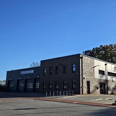 Bild vergr&ouml;&szlig;ern: Das neue Feuerwehrgerätehaus in Mönkeberg am neuen Standort "Grüne Kante".