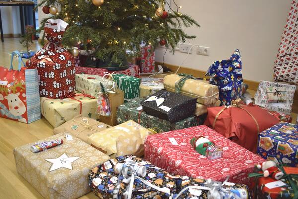 Bild vergr&ouml;&szlig;ern: Die Zahl der weihnachtlich verpackten Präsente der Aktion Weihnachtswunsch war mehr als doppelt so hoch wie im Vorjahr.
