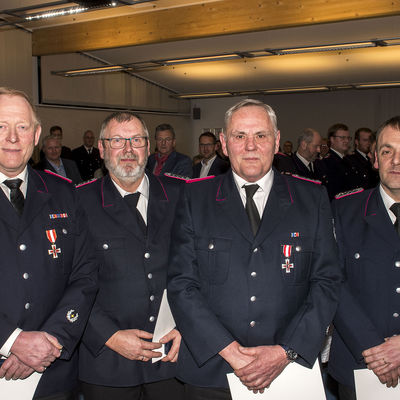 Bild vergr&ouml;&szlig;ern: Die Geehrten auf einen Blick: Detlev Howaldt (von links, 40 Jahre aktiver Dienst), Wilfried Gehrmann,Hartmut Selke, Andreas Krüger (je 25 Jahre aktiver Dienst)