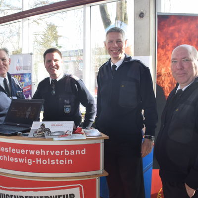 Bild vergr&ouml;&szlig;ern: Stand Feuerwehr