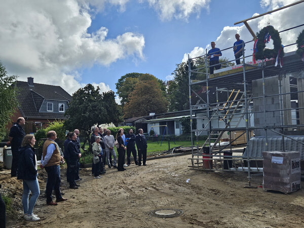 Bild vergr&ouml;&szlig;ern: Richtfest Erweiterungsbau Freiwillige Feuerwehr Flüggendorf